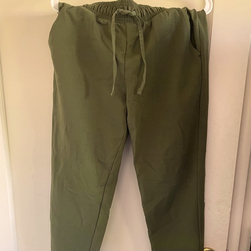 Excellent condition women’s relaxed jogger